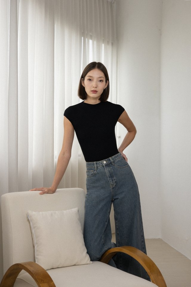 BERNADETTE MOCK NECK CAPPED SLEEVE TOP (BLACK)