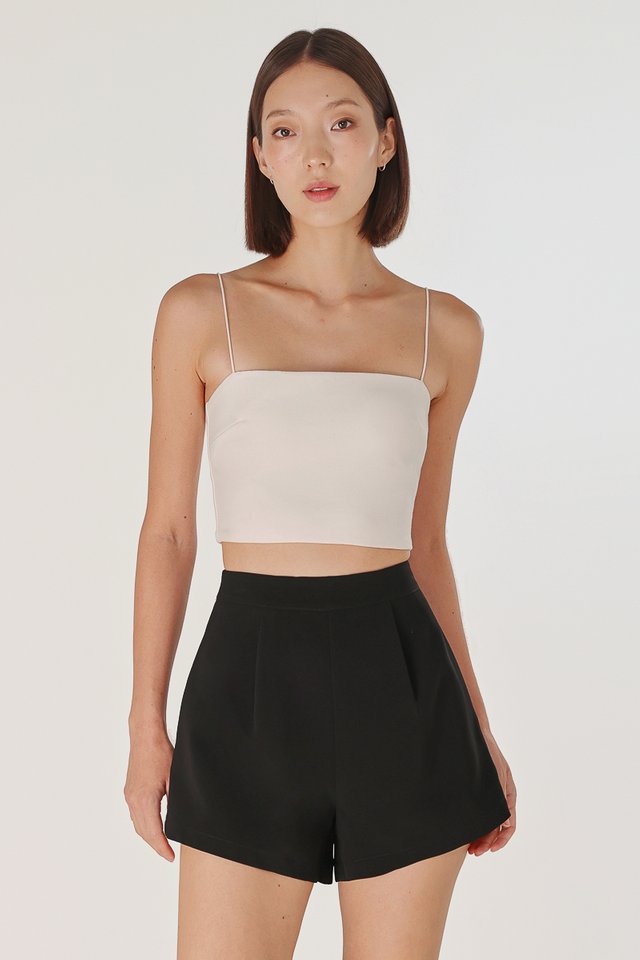 MABEL BASIC SLANT HEM SHORTS (BLACK)