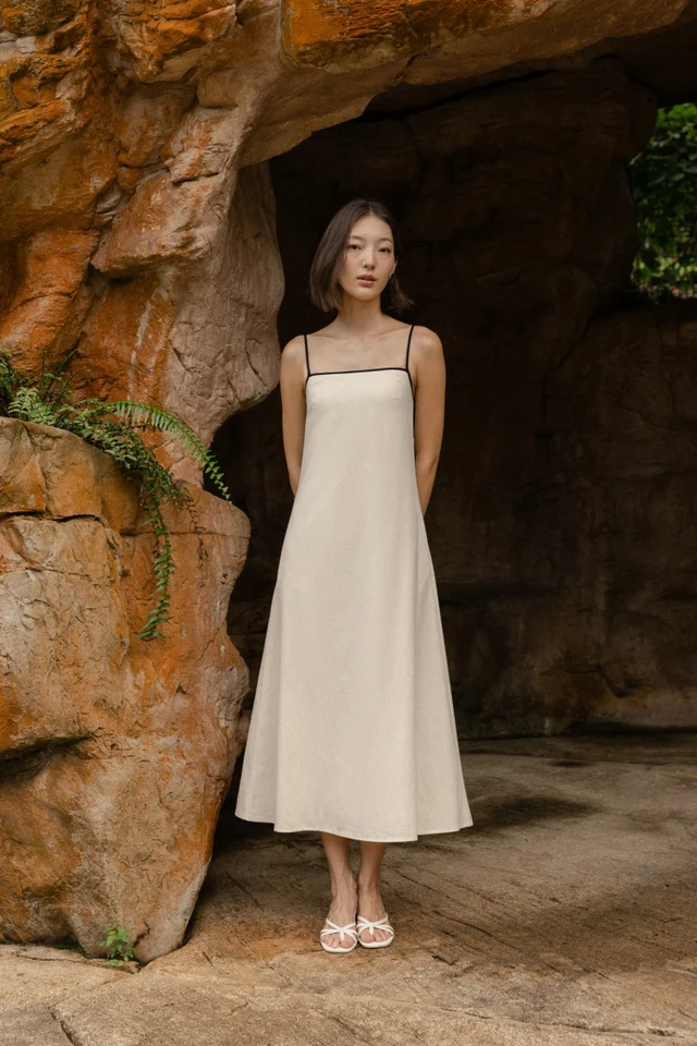 LELA PADDED LINEN CONTRAST TRIM TENT MIDAXI DRESS (NATURAL)