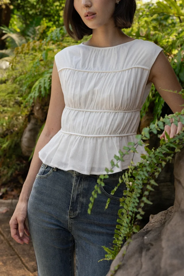 ANORA RUCHED PIPING TOP (WHITE)