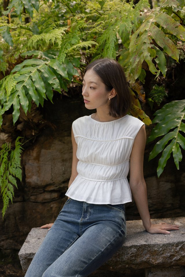 ANORA RUCHED PIPING TOP (WHITE)