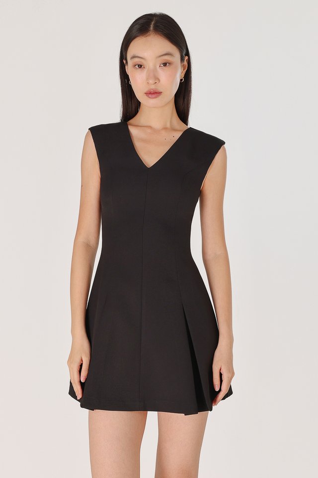 AVAIA PADDED V-NECK PANELLED PLEATED HEM DRESS (BLACK)