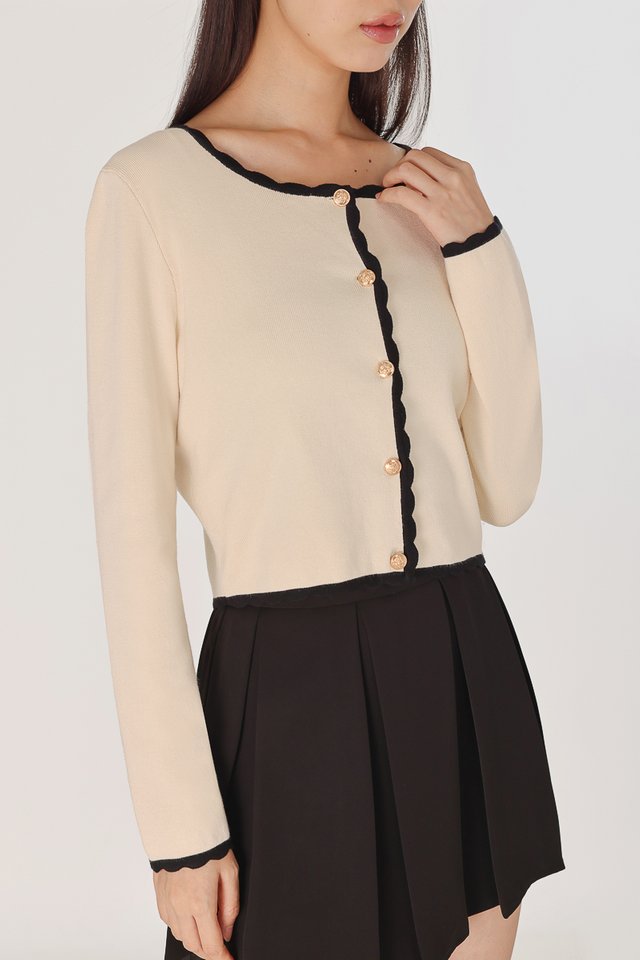 LEZANNE VINTAGE BUTTON CONTRAST SCALLOP TRIM KNIT CARDIGAN (OAT WITH BLACK TRIM)