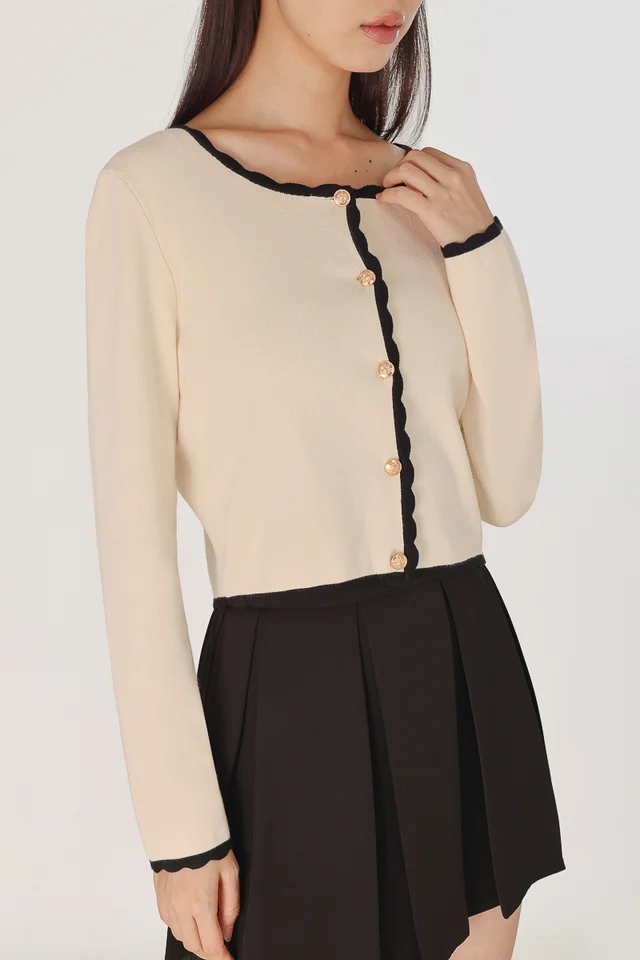 LEZANNE VINTAGE BUTTON CONTRAST SCALLOP TRIM KNIT CARDIGAN (OAT WITH BLACK TRIM)