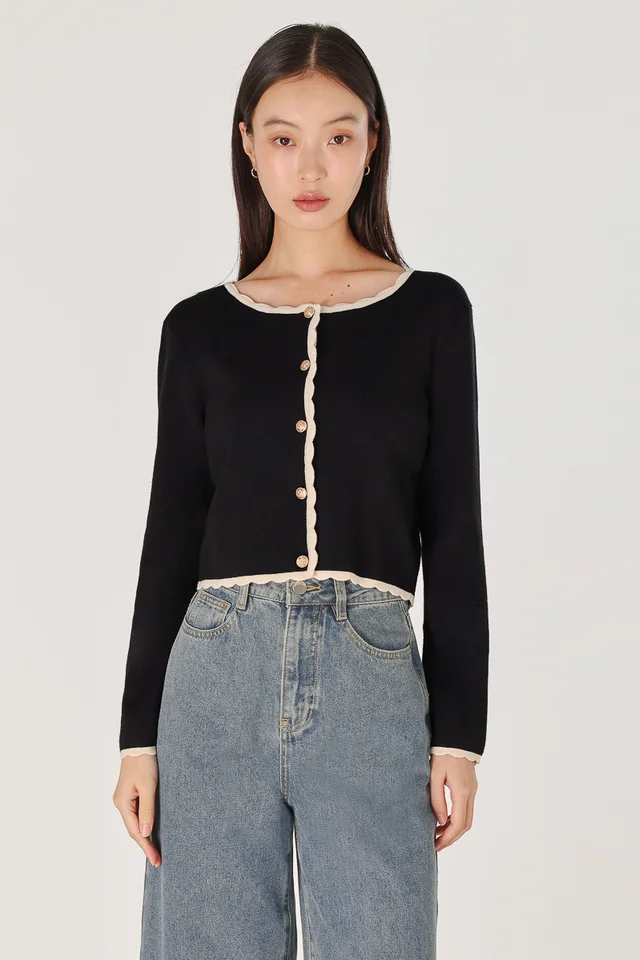 LEZANNE VINTAGE BUTTON CONTRAST SCALLOP TRIM KNIT CARDIGAN (BLACK WITH OAT TRIM)