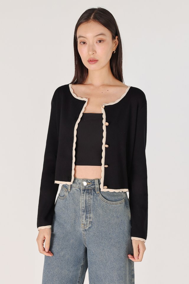 LEZANNE VINTAGE BUTTON CONTRAST SCALLOP TRIM KNIT CARDIGAN (BLACK WITH OAT TRIM)
