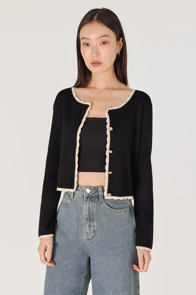 LEZANNE VINTAGE BUTTON CONTRAST SCALLOP TRIM KNIT CARDIGAN (BLACK WITH OAT TRIM)