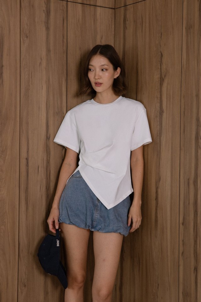 IVELLE COTTON SIDE RUCHED SLANT HEM BOXY TEE (WHITE)