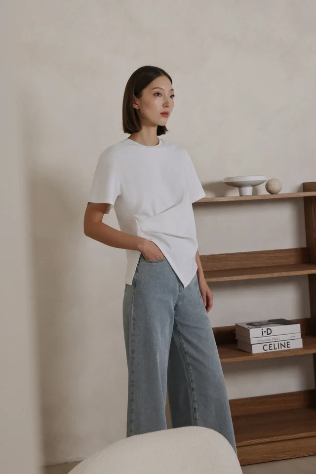 IVELLE COTTON SIDE RUCHED SLANT HEM BOXY TEE (WHITE)