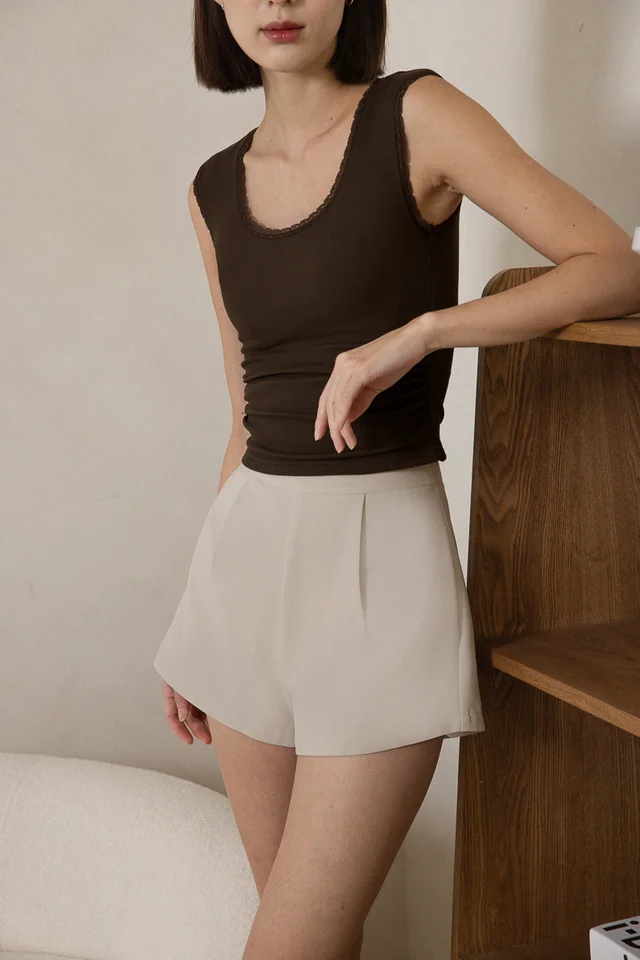 MABEL BASIC SLANT HEM SHORTS (BONE)