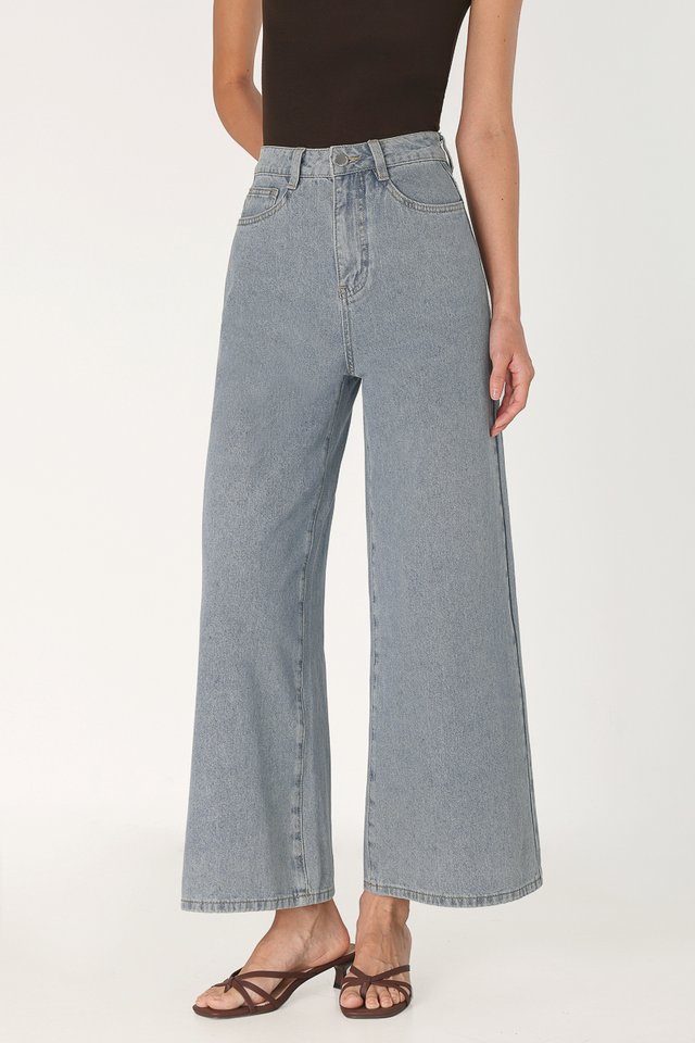 ENDLESS FLARE LEG DENIM JEANS - PETITE (LIGHT WASHED)