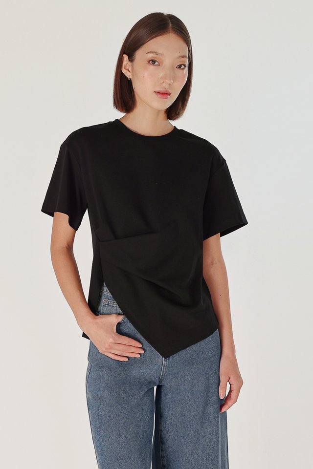IVELLE COTTON SIDE RUCHED SLANT HEM BOXY TEE (BLACK)