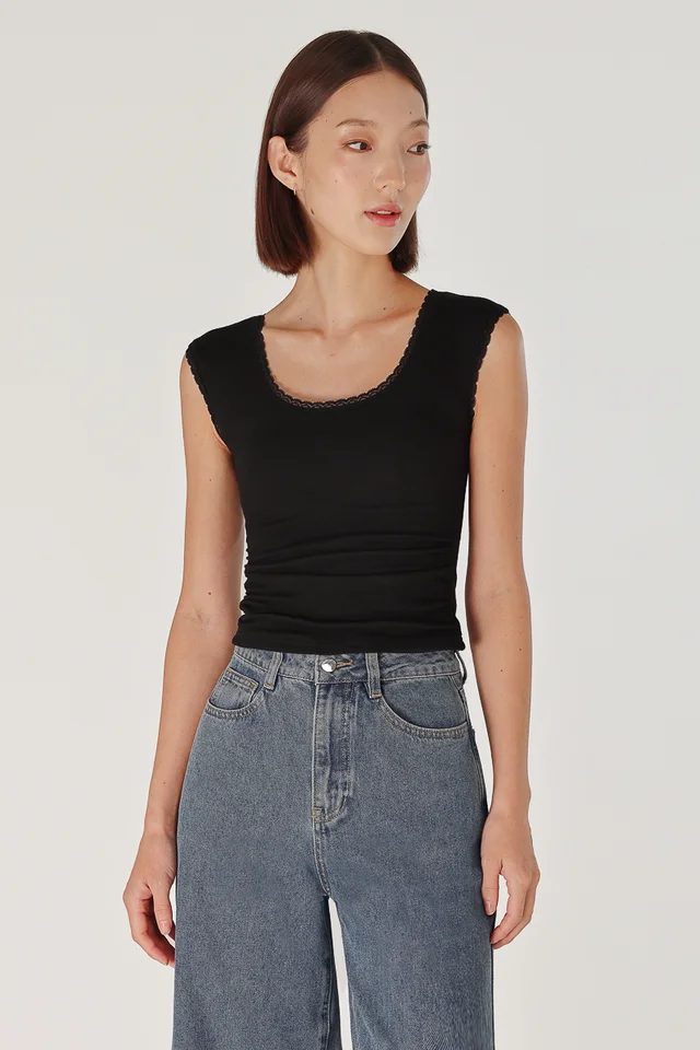 ELLIS PADDED LACE TRIM SCOOP NECK RIBBED TOP (BLACK)