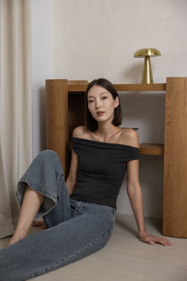 DELINA PADDED RUCHED OFF-SHOULDER TOP (DARK GREY)