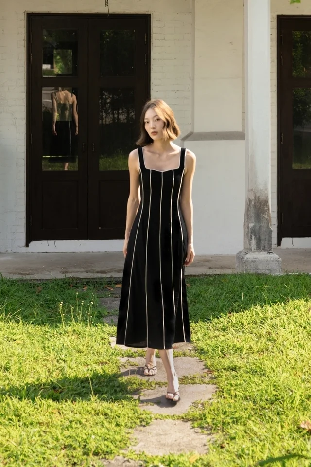 FENNA PADDED LINEN CONTRAST PIPING PANELLED MAXI DRESS (BLACK)
