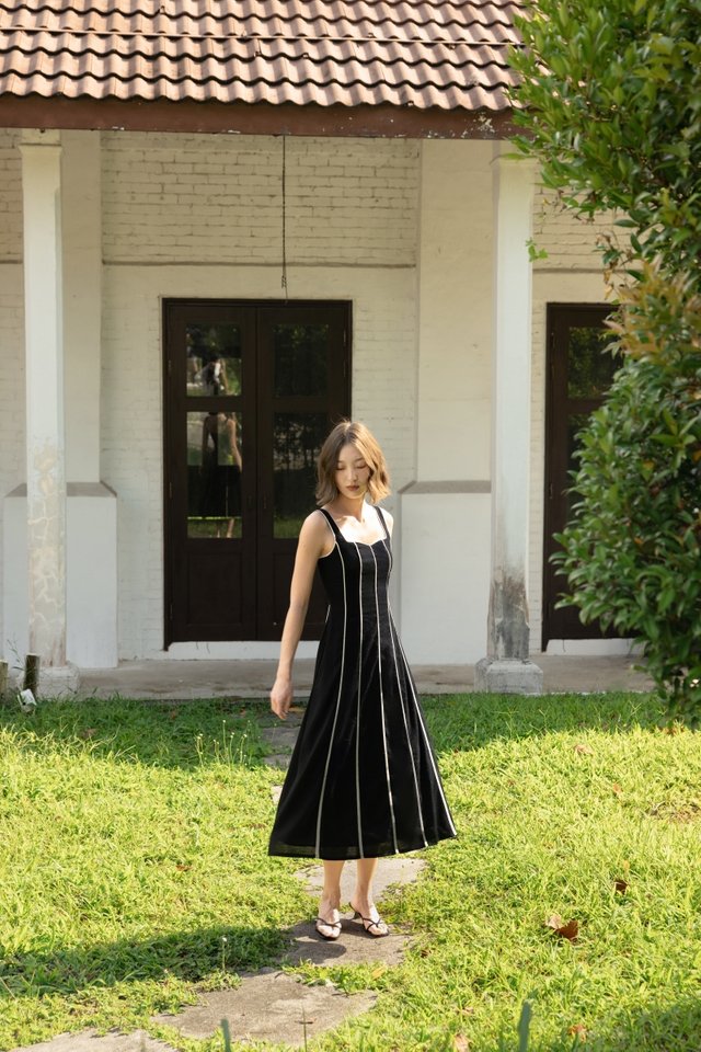 FENNA PADDED LINEN CONTRAST PIPING PANELLED MAXI DRESS (BLACK)