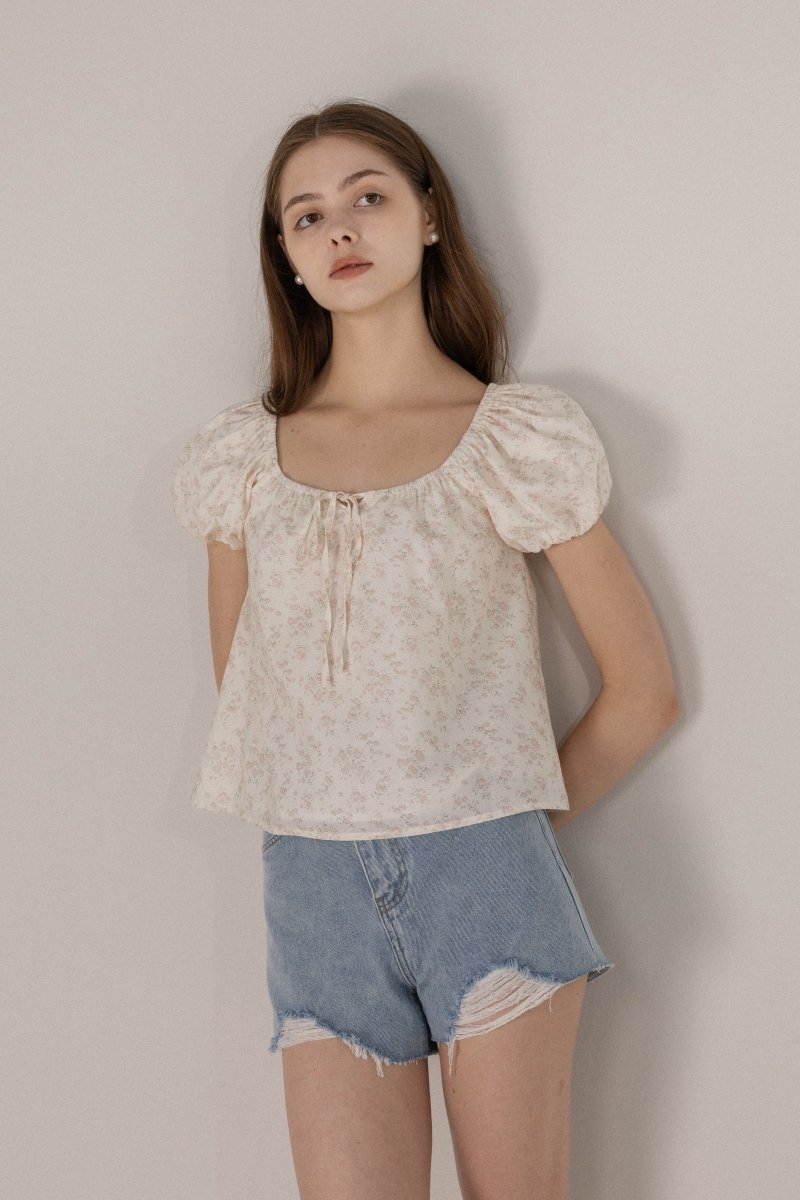 YINDIE SCOOP NECK RIBBON BUBBLE SLEEVE BLOUSE (FLORAL) | Lovet