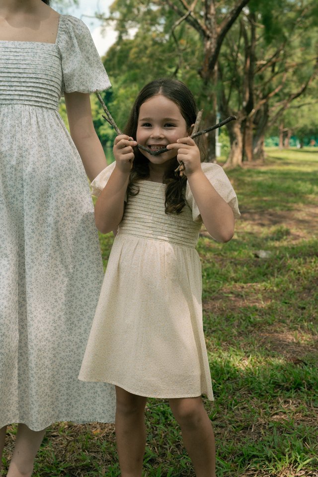 RINDY FLORAL PINTUCK BUBBLE SLEEVE DRESS - MINI GIRL (YELLOW FLORAL)