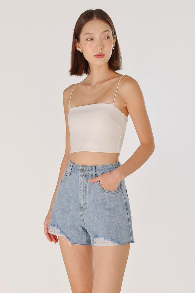 DISTRESSED RAW HEM DENIM SHORTS (LIGHT WASHED)