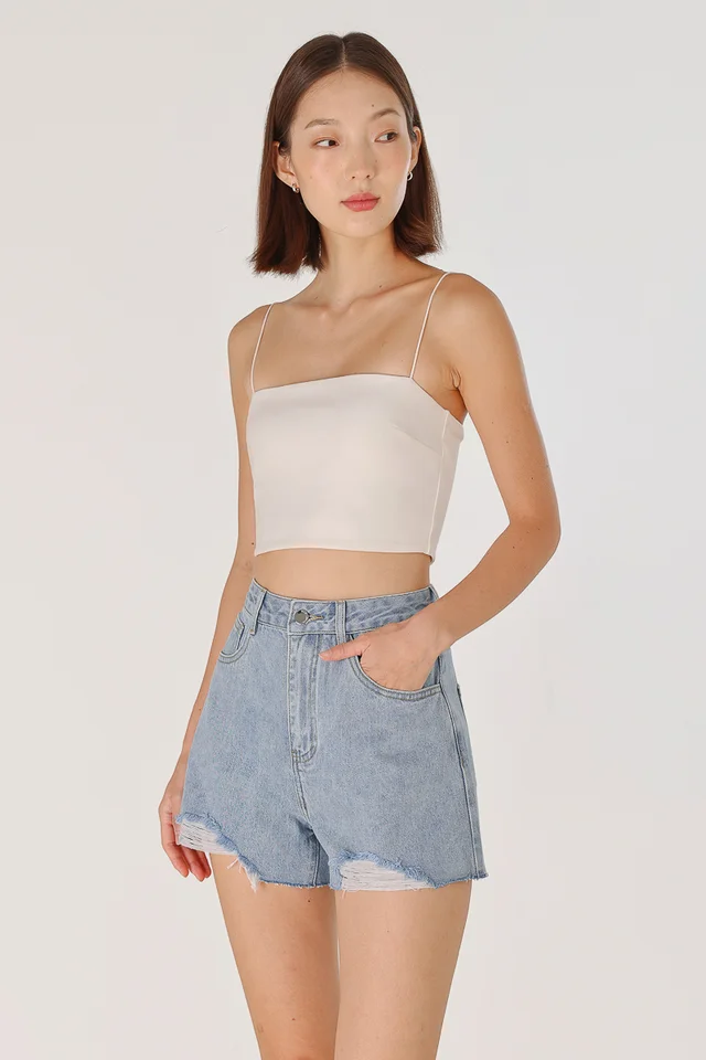 DISTRESSED RAW HEM DENIM SHORTS (LIGHT WASHED)