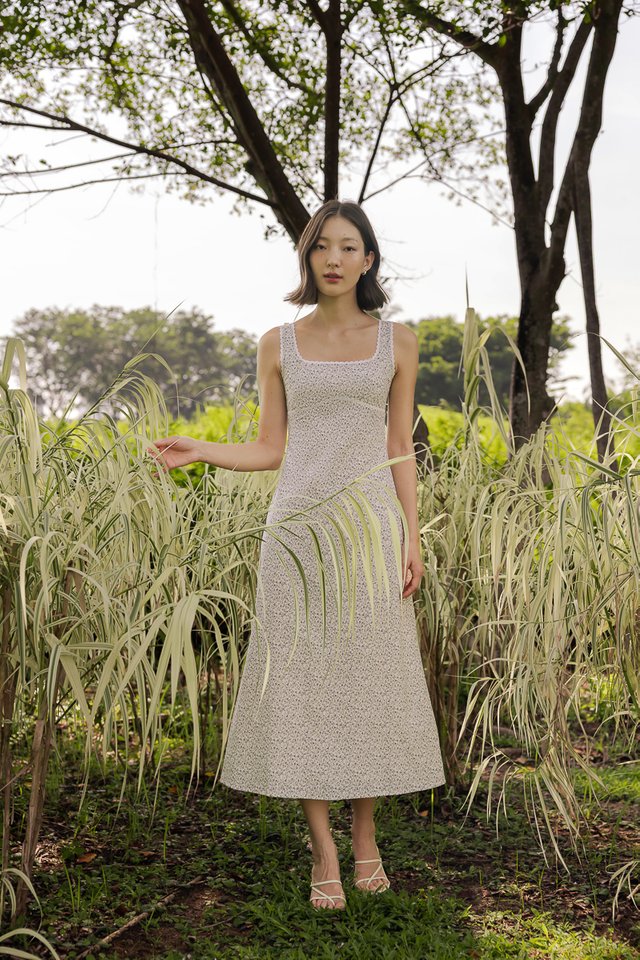 RIANNE PADDED LINEN EYELET TRIM FLORAL MAXI DRESS