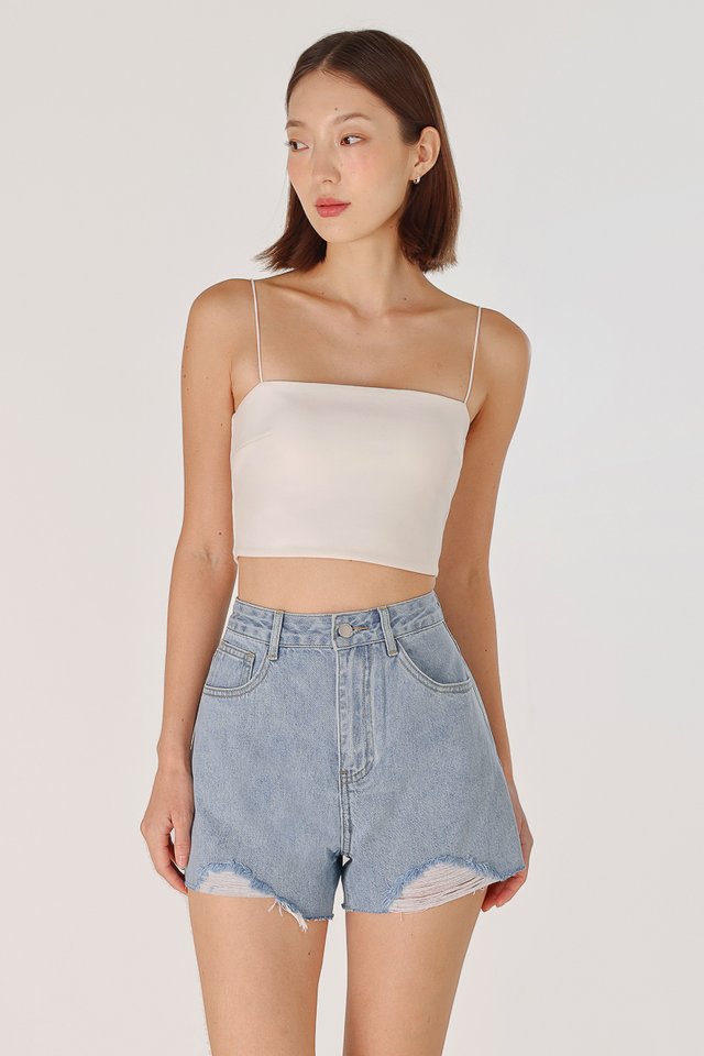 DISTRESSED RAW HEM DENIM SHORTS (LIGHT WASHED)