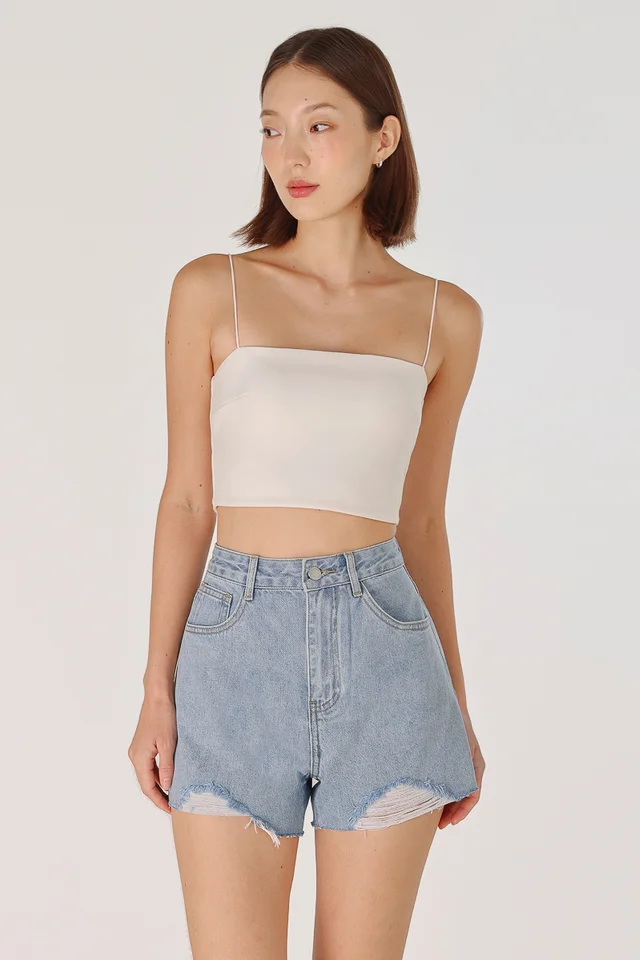 DISTRESSED RAW HEM DENIM SHORTS (LIGHT WASHED)