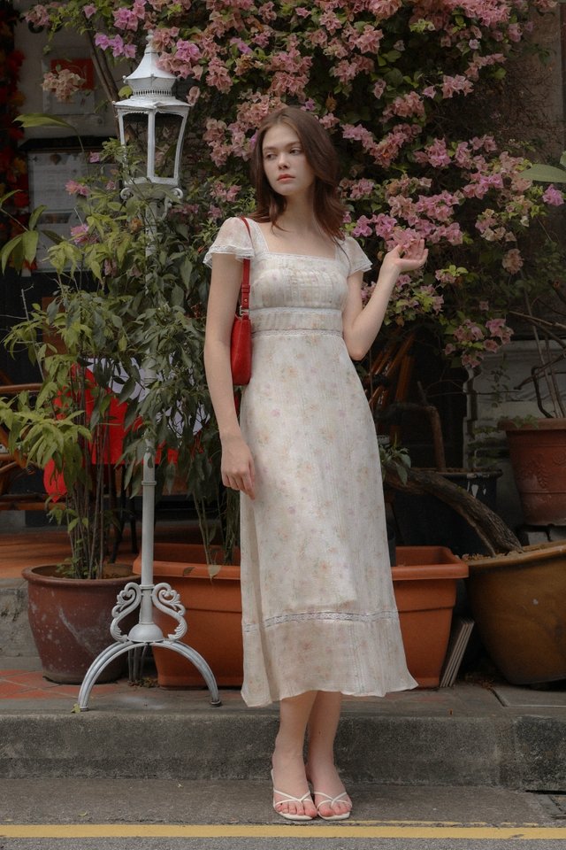OPHELIA PADDED LACE INSERT FLUTTER SLEEVE MAXI DRESS (FLORAL)