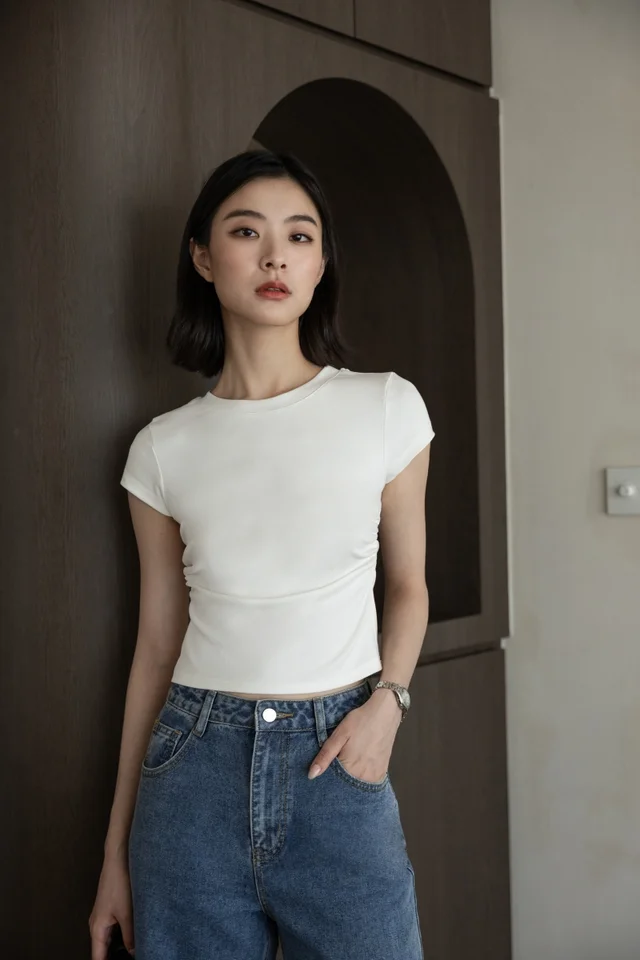 JUNIE SIDE RUCHED CREW NECK TEE (WHITE)