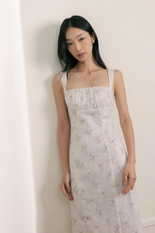 ZARAH PADDED FLORAL EMBROIDERED BACK SLIT MIDAXI DRESS
