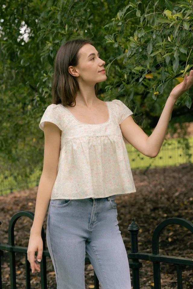 OLIANA PADDED EYELET TRIM SCOOP NECK BABYDOLL TOP (FLORAL)