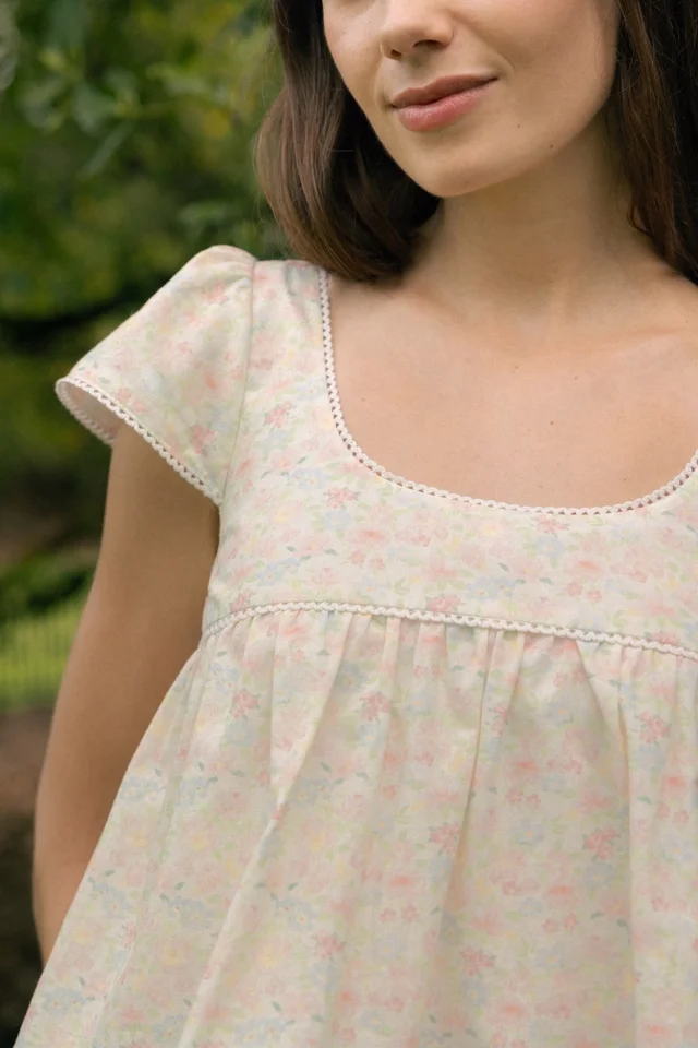 OLIANA PADDED EYELET TRIM SCOOP NECK BABYDOLL TOP (FLORAL)
