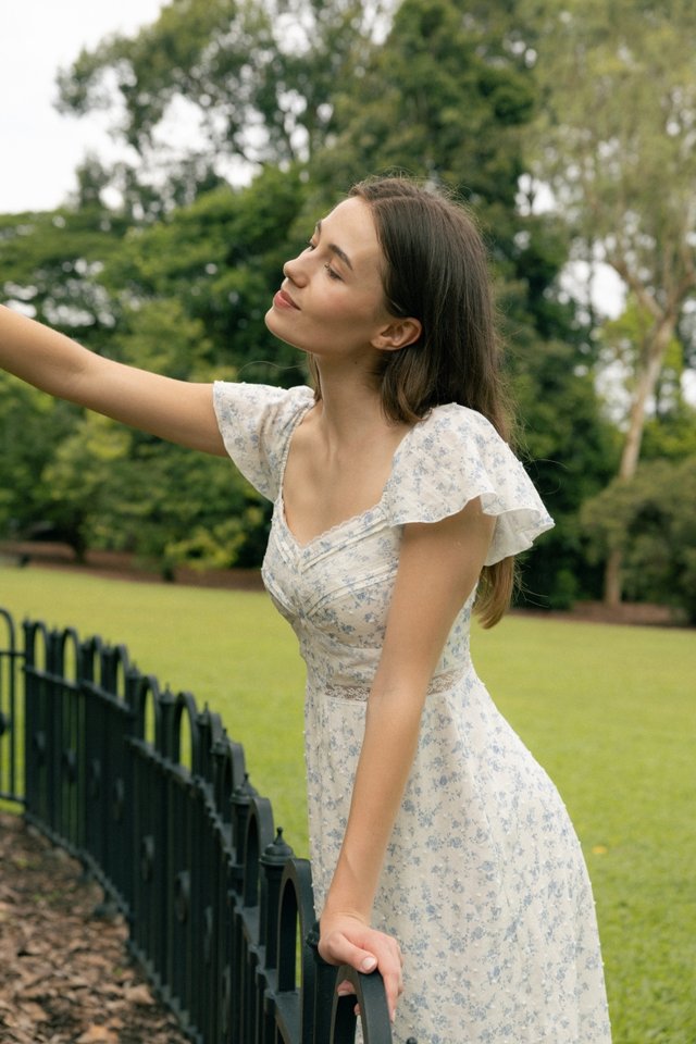PAULINE PADDED LACE INSERT FLUTTER SLEEVE BUTTON MAXI DRESS (BLUE FLORAL)