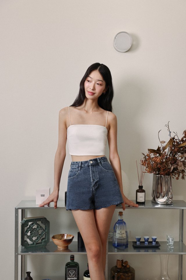 SIDEKICK SCALLOP HEM DENIM SHORTS