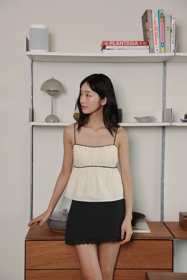 AUBREY PADDED CONTRAST PIPING BABYDOLL TOP (CREAM)