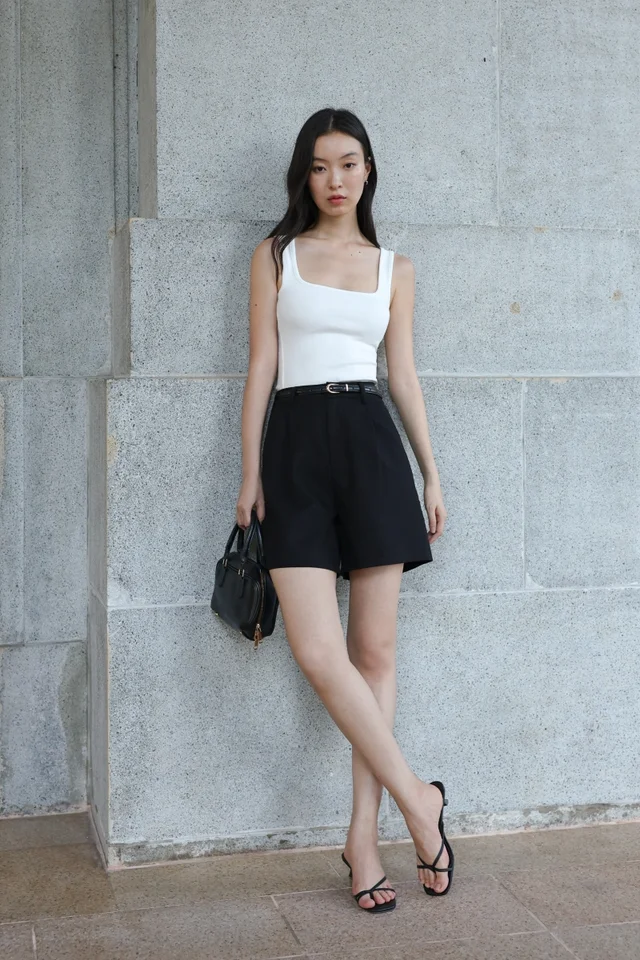 NOVARA LINEN PLEATED LONGLINE BUTTON SHORTS (BLACK)