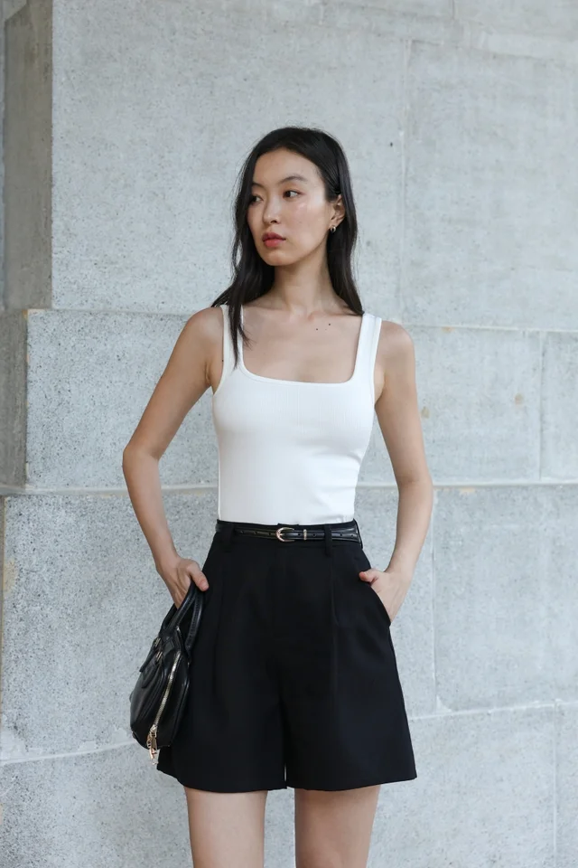 NOVARA LINEN PLEATED LONGLINE BUTTON SHORTS (BLACK)