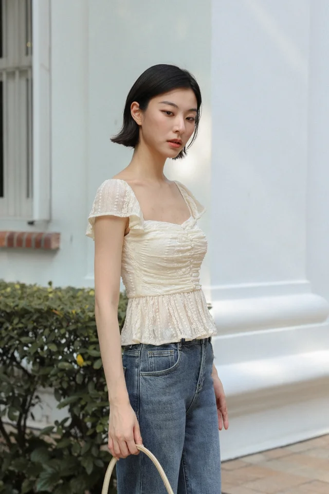 ALISSA PADDED LACE JACQUARD SWEETHEART RUCHED BUTTON TOP (CRÈME)