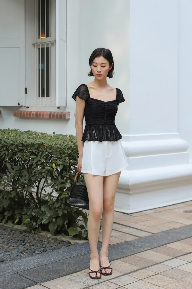 ALISSA PADDED LACE JACQUARD SWEETHEART RUCHED BUTTON TOP (BLACK)