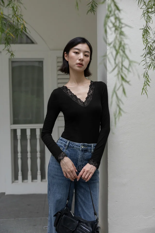 ROSALYN PADDED LACE TRIM LONG SLEEVE TOP (BLACK)
