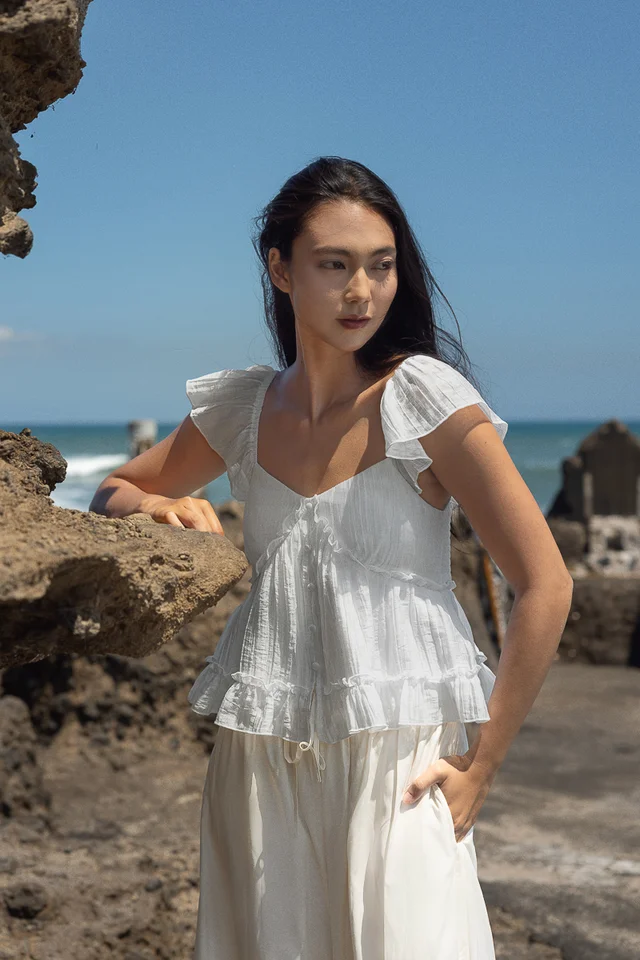 CANDACE PADDED FLUTTER SLEEVE RUFFLE BABYDOLL TOP (WHITE)