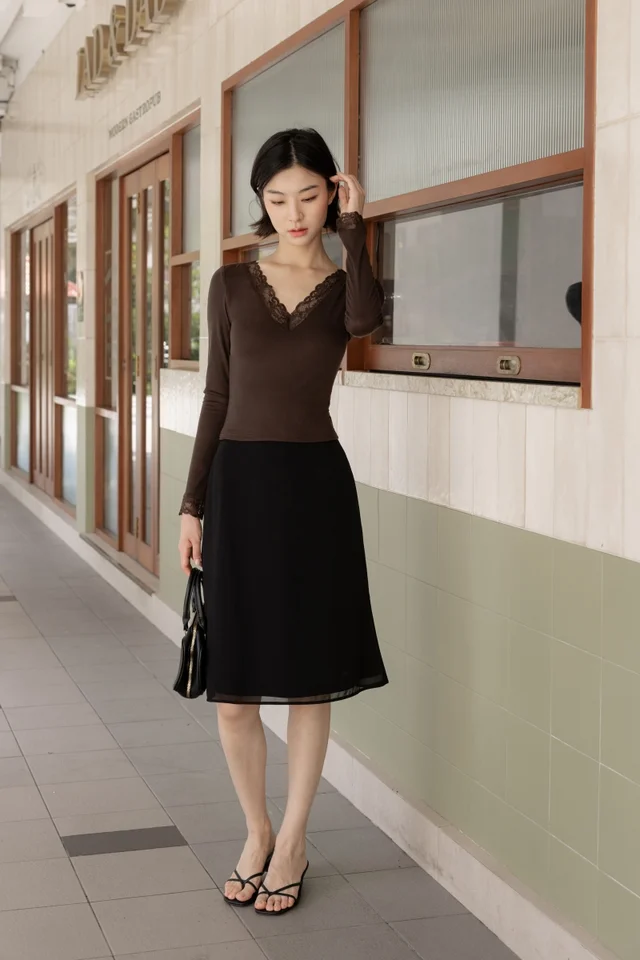 VIRELLE MID-WAIST KNEE LENGTH BIAS SKIRT (BLACK)