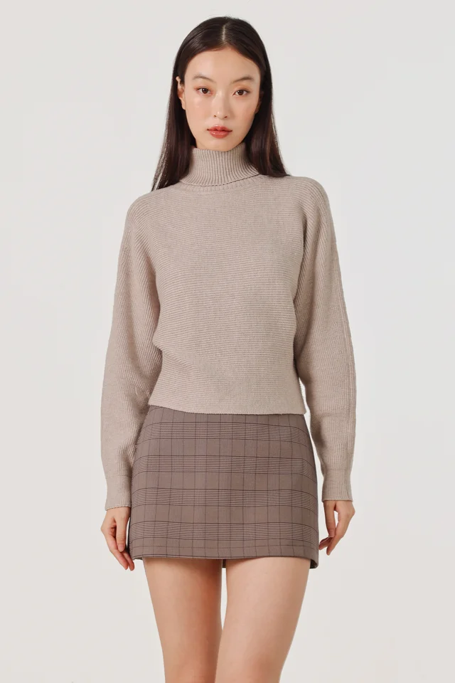 JACIELLA SLOUCHY TURTLE NECK LONG SLEEVE SWEATER (TAUPE)
