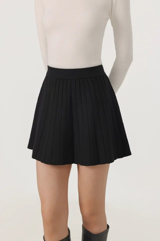 OLIVIE PLEATED FLARE KNIT SKIRT (BLACK)