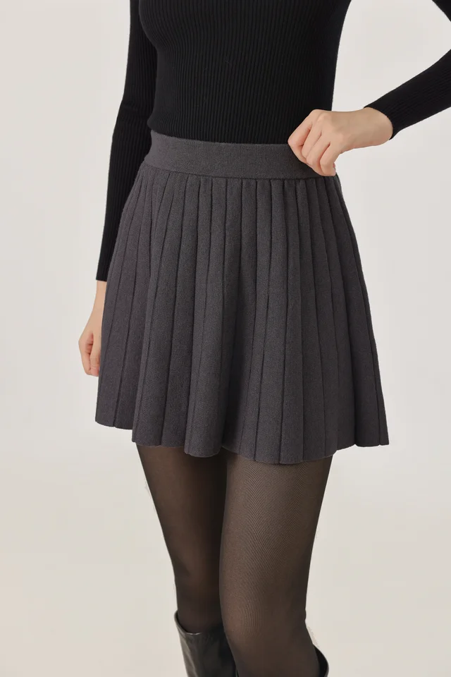 OLIVIE PLEATED FLARE KNIT SKIRT (DARK GREY)