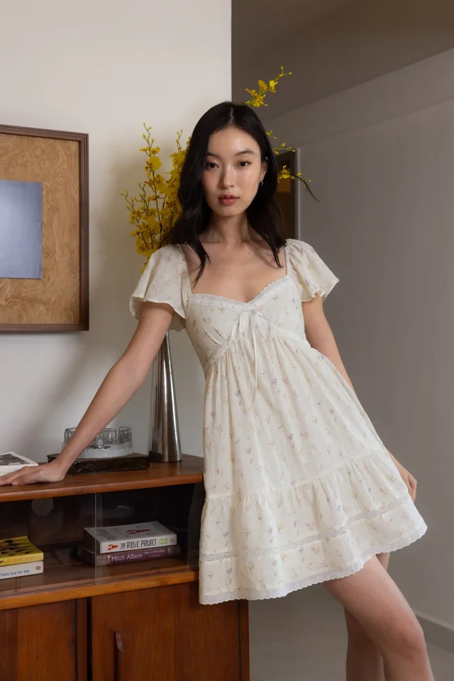 LIANE PADDED RIBBON INSERT FLUTTER SLEEVE DRESS (FLORAL)
