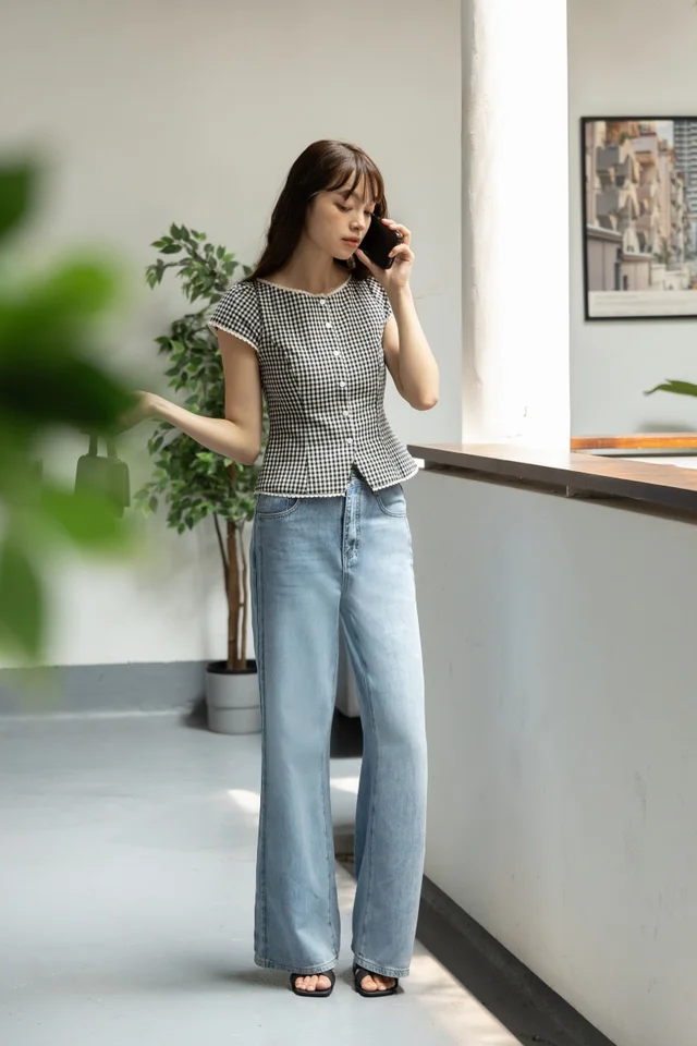 MIREN BOAT NECK LACE TRIM CAP SLEEVE BUTTON TOP