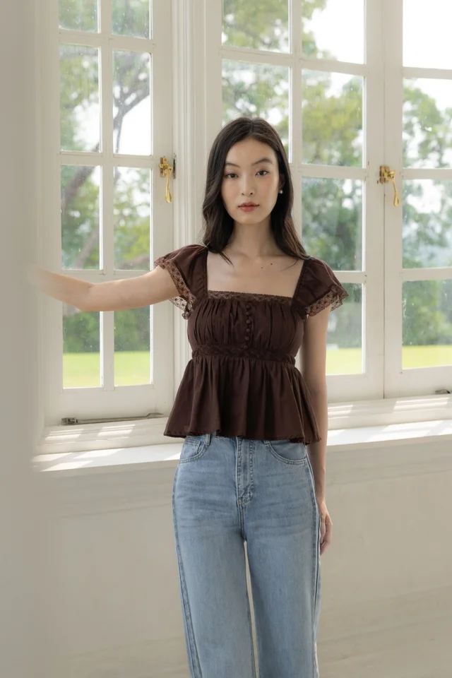 XYLIA PADDED CHIFFON LACE INSERT FLUTTER SLEEVE TOP (ESPRESSO)