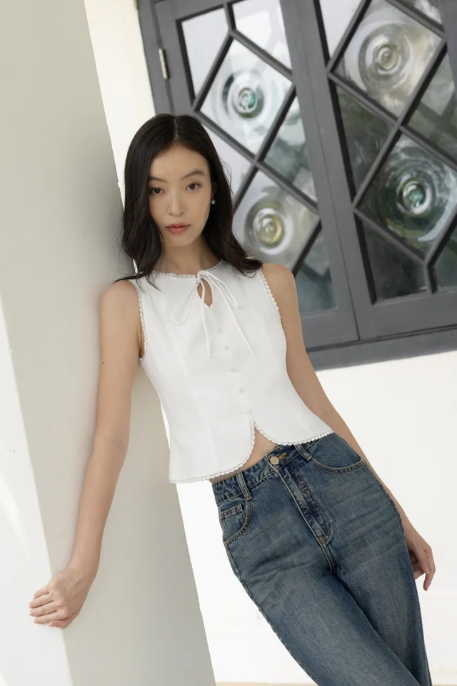 YVAINE LINEN RIBBON KEYHOLE BUTTON TOP (WHITE)