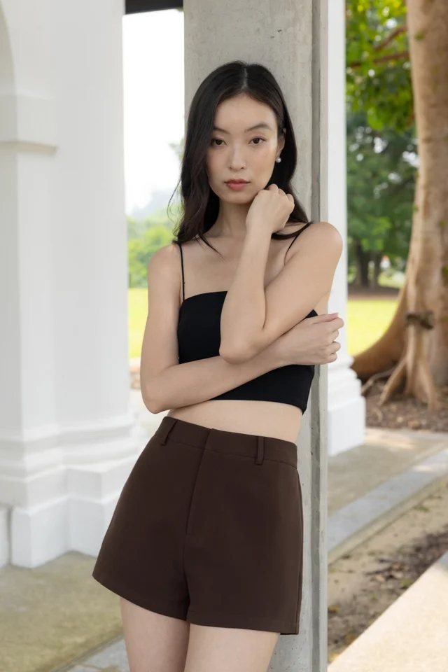 EIRA BASIC FRONT CLASP SHORTS (BROWN)